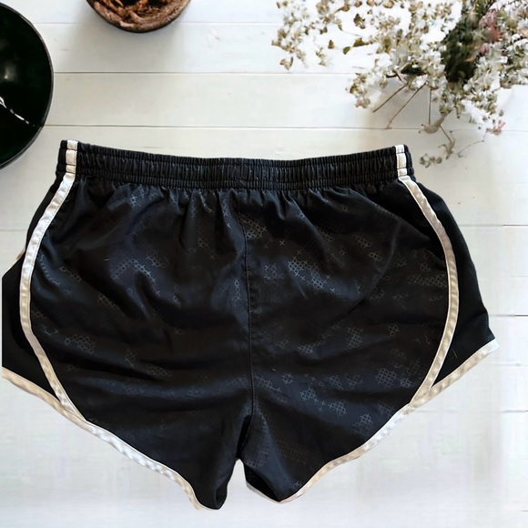 Nike shorts - Picture 2 of 3